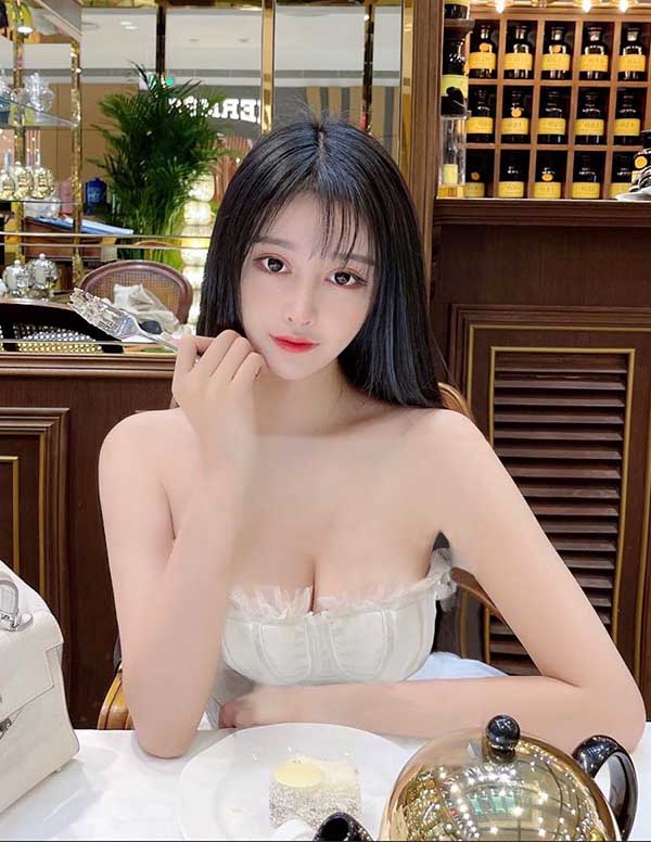 温哥华伴游模特