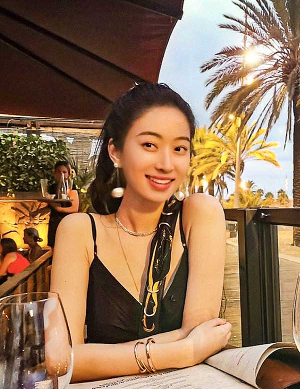 纽约外围女经纪人